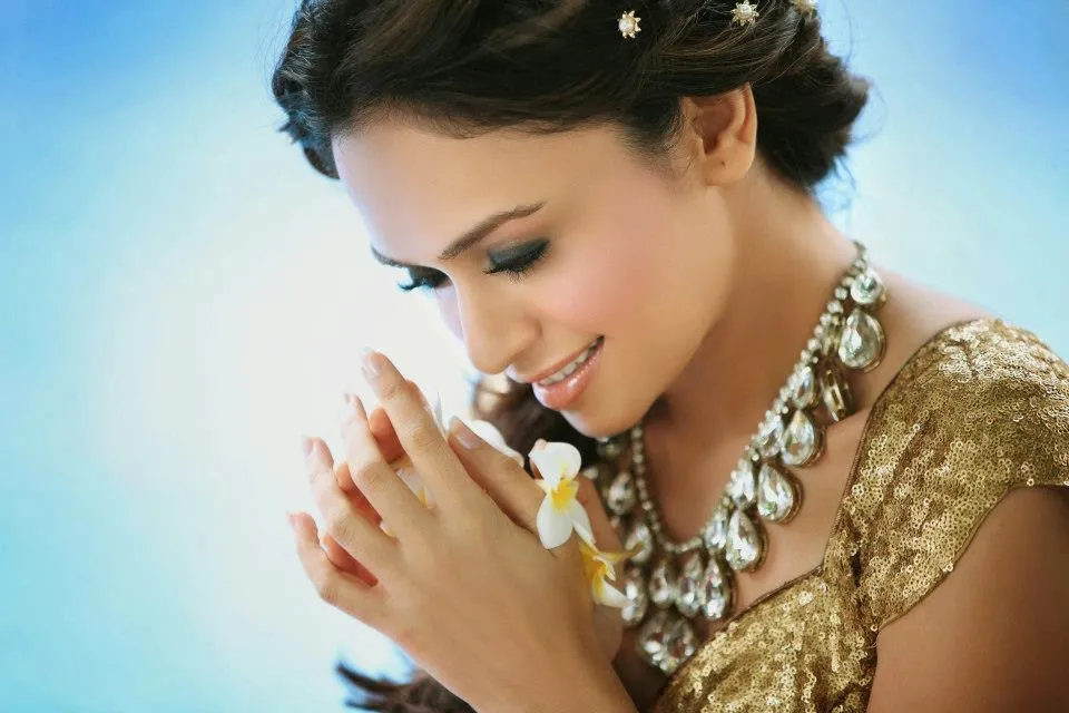 amruta khanvilkar hd wallpapers